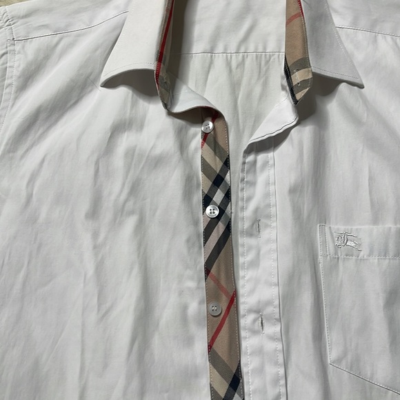 *EXCELLENT QUALITY* Burberry Short Sleeve Button up - Picture 2 of 6